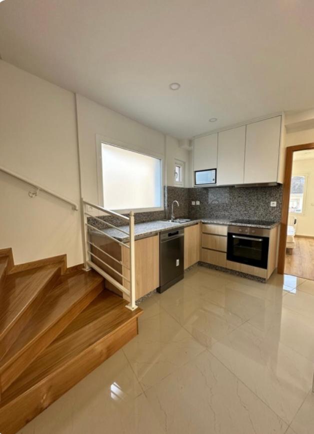 Apartment Lumineux Acces Privatif. *